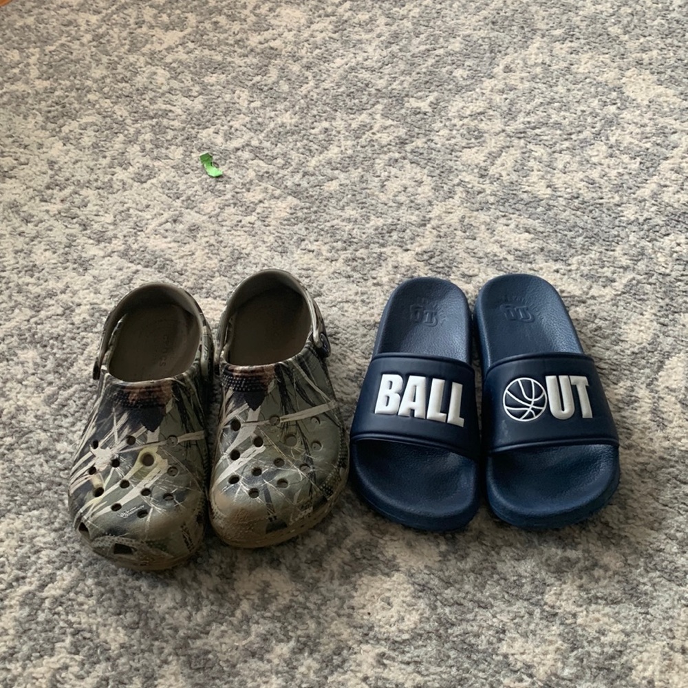 Boys- crocs/slide bundle size C13 croc camo/blue